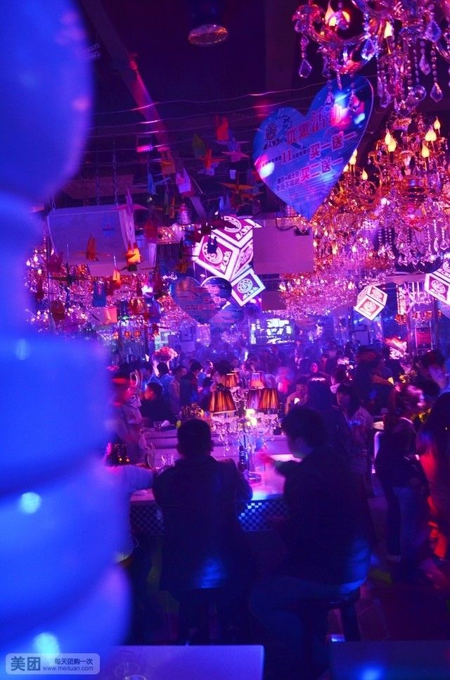 酒吧舞池体验_酒吧舞池体验视频_酒吧的舞池在哪个位置